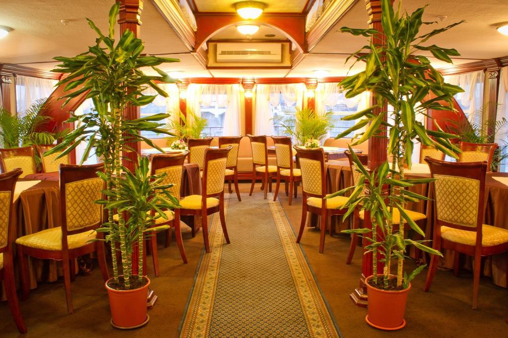 Bogdan Khmelnytskyi Hotel Kiev Eksteriør billede
