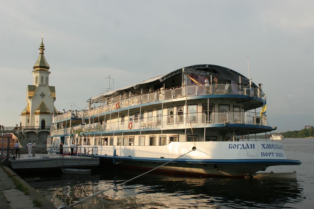 Bogdan Khmelnytskyi Hotel Kiev Eksteriør billede
