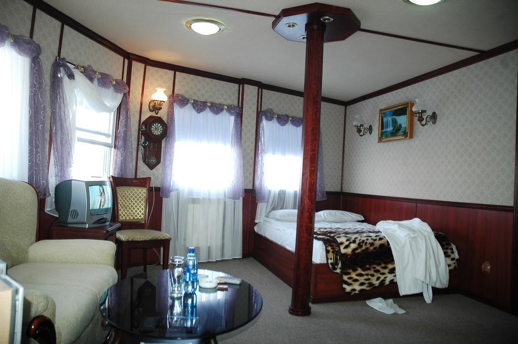 Bogdan Khmelnytskyi Hotel Kiev Eksteriør billede