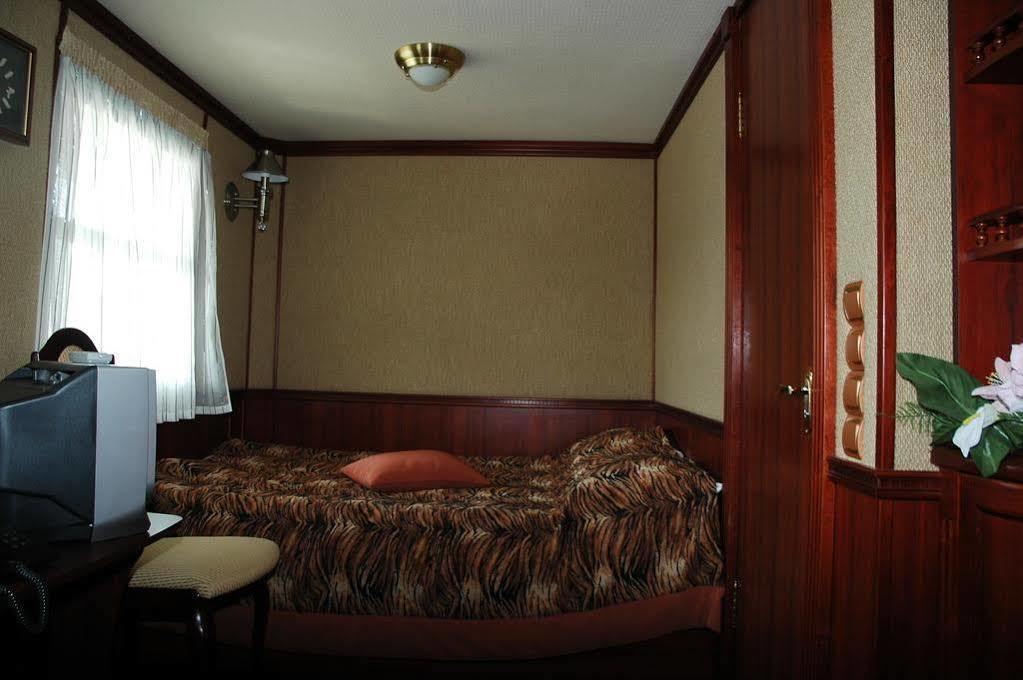 Bogdan Khmelnytskyi Hotel Kiev Eksteriør billede