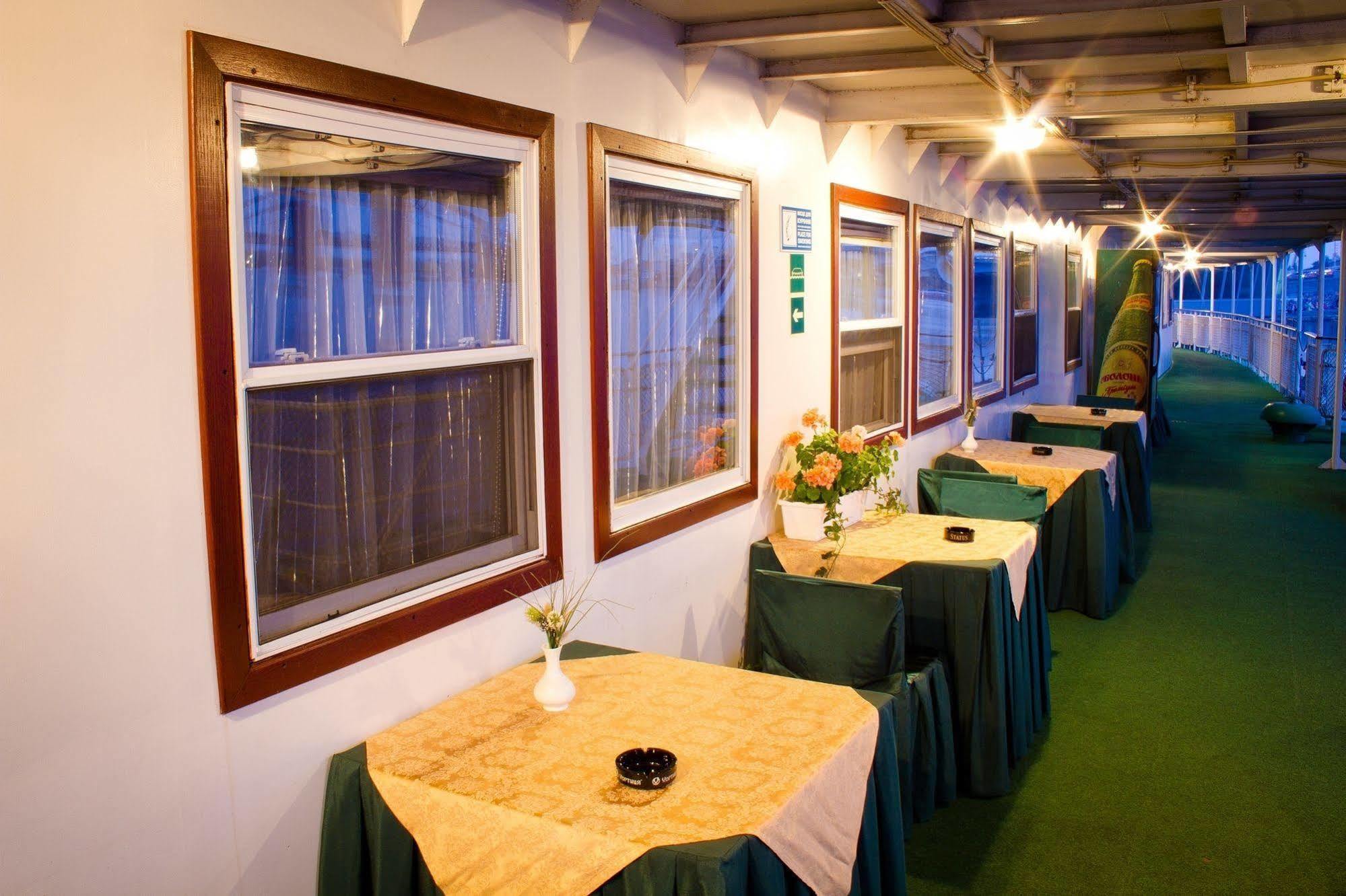 Bogdan Khmelnytskyi Hotel Kiev Eksteriør billede