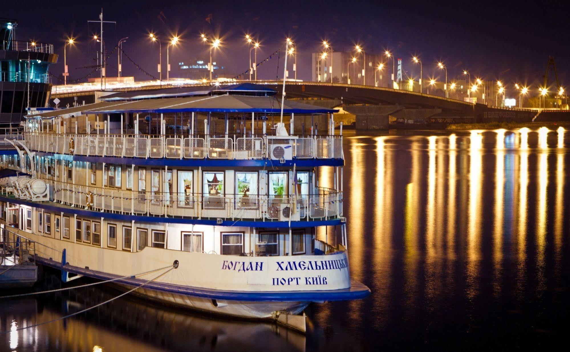 Bogdan Khmelnytskyi Hotel Kiev Eksteriør billede