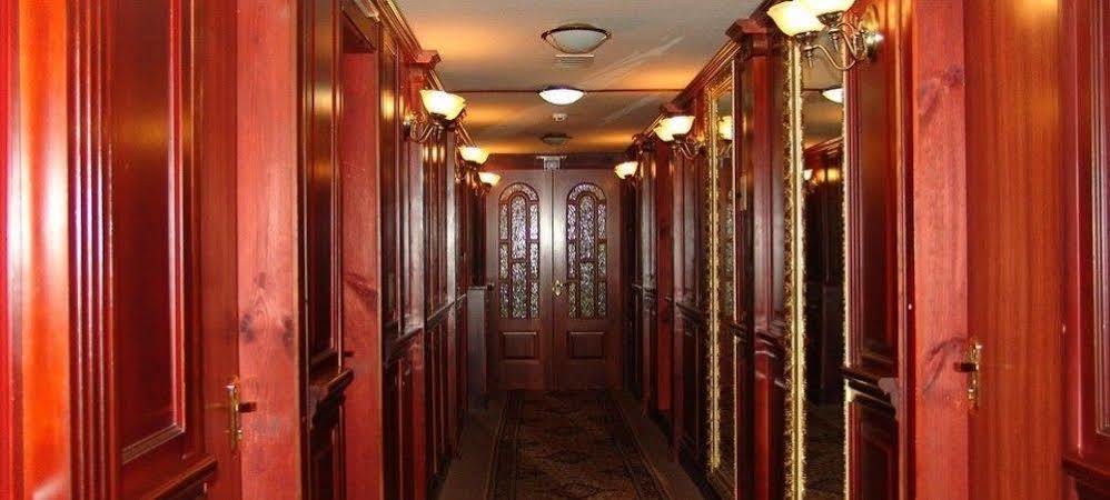 Bogdan Khmelnytskyi Hotel Kiev Eksteriør billede