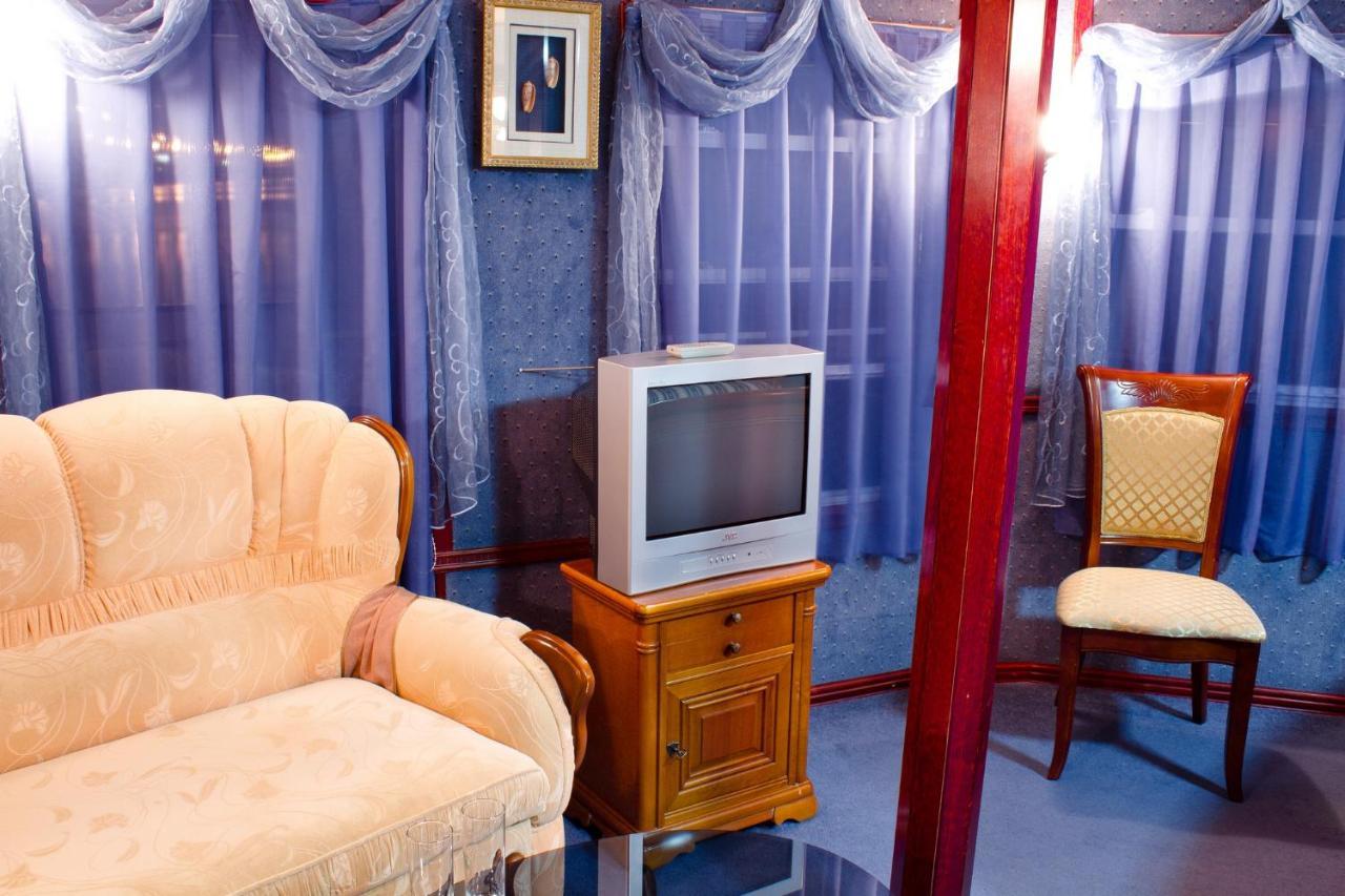 Bogdan Khmelnytskyi Hotel Kiev Eksteriør billede